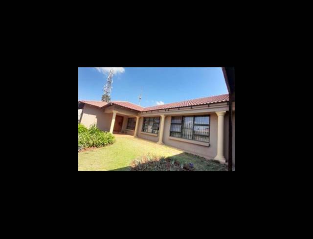 3 BEDROOM HOUSE FOR SALE IN DERSLEY